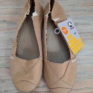 Women's size 7 Crocs new with tags